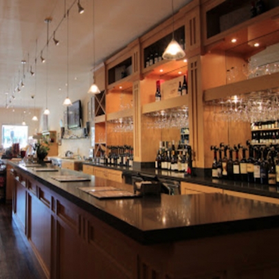 The Half Moon Bay Wine & Cheese Company - tasting bar